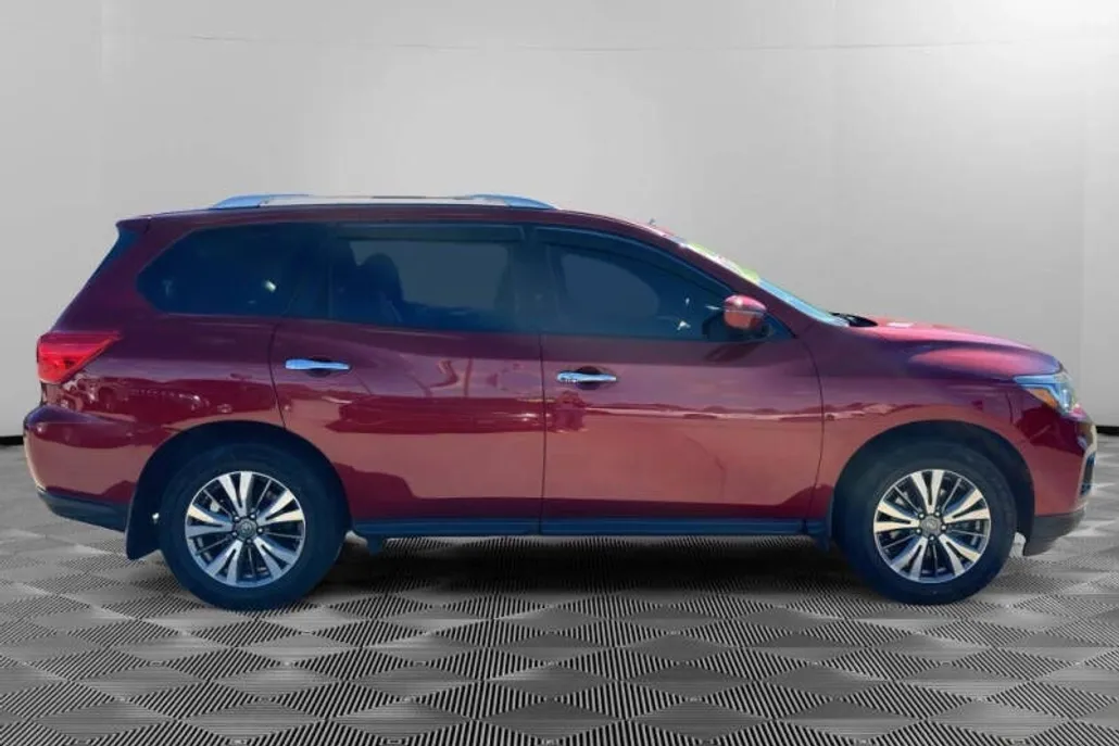 2019 Nissan Pathfinder photo 1