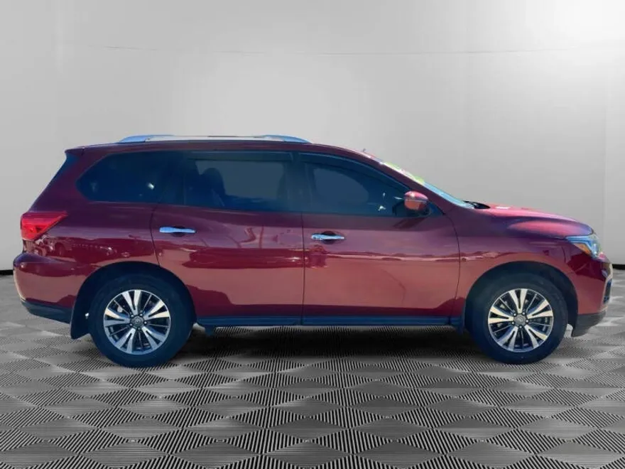 2019 Nissan Pathfinder photo 1
