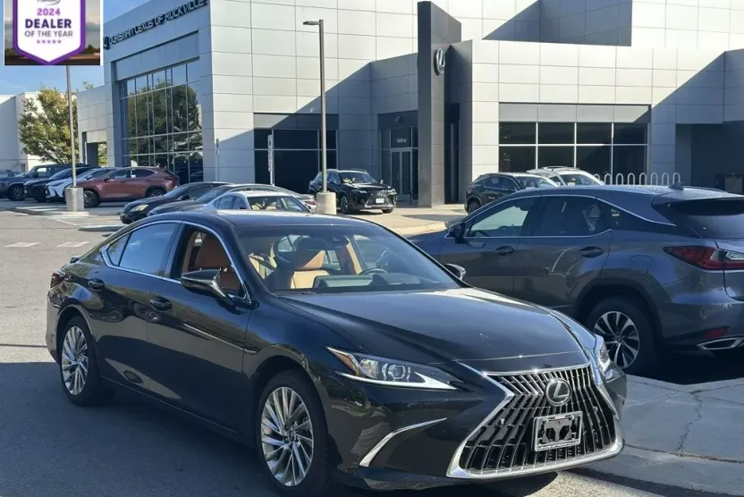 2023 Lexus ES 300h photo 1