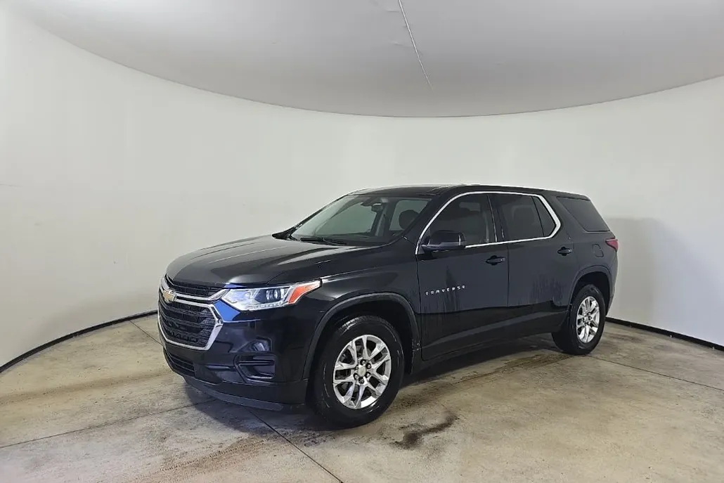 2021 Chevrolet Traverse LS photo 1