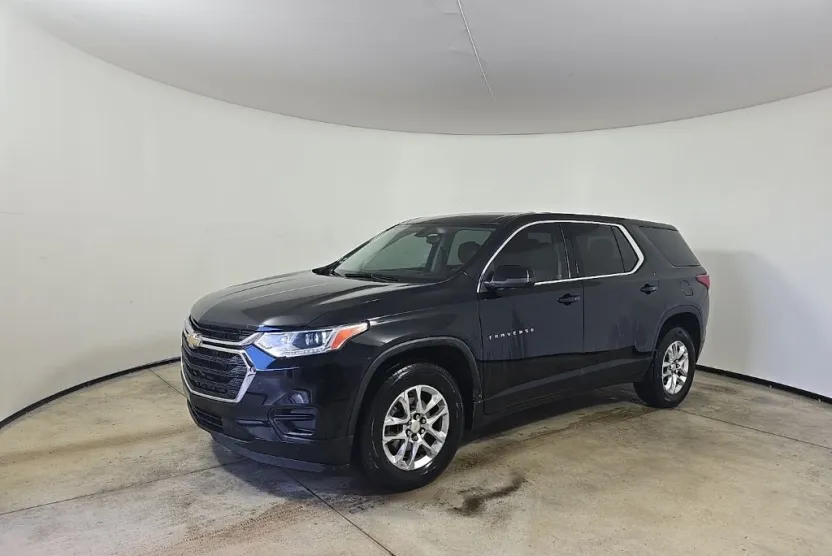 2021 Chevrolet Traverse LS photo 1