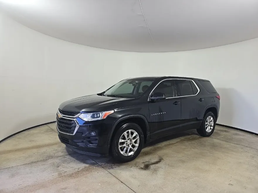 2021 Chevrolet Traverse LS photo 1