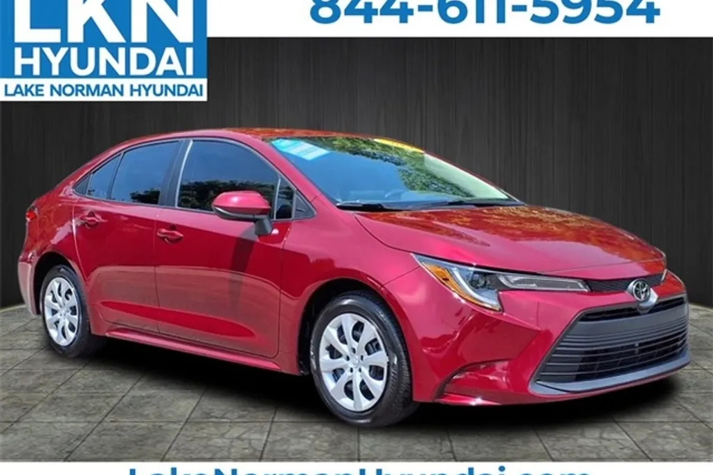 2024 Toyota Corolla LE photo 1