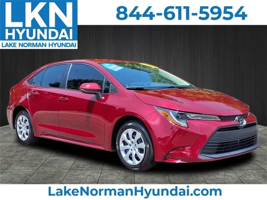 2024 Toyota Corolla LE photo 1