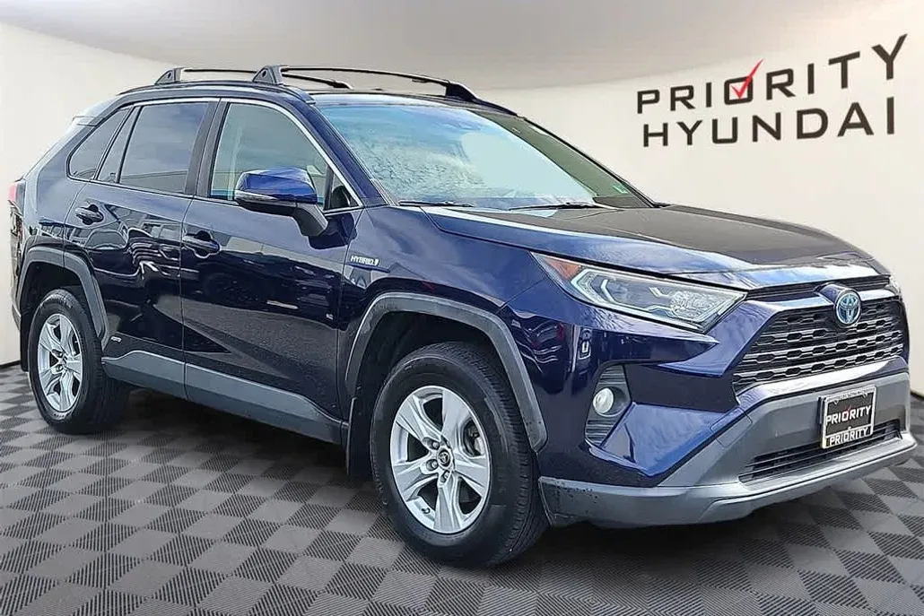 2019 Toyota RAV4 Hybrid XLE photo 1