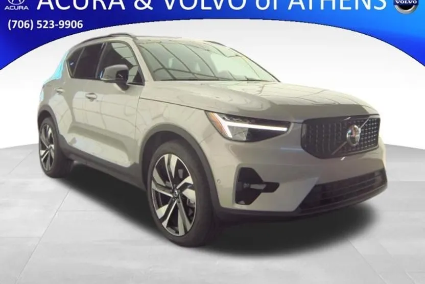 2025 Volvo XC40 Plus photo 1