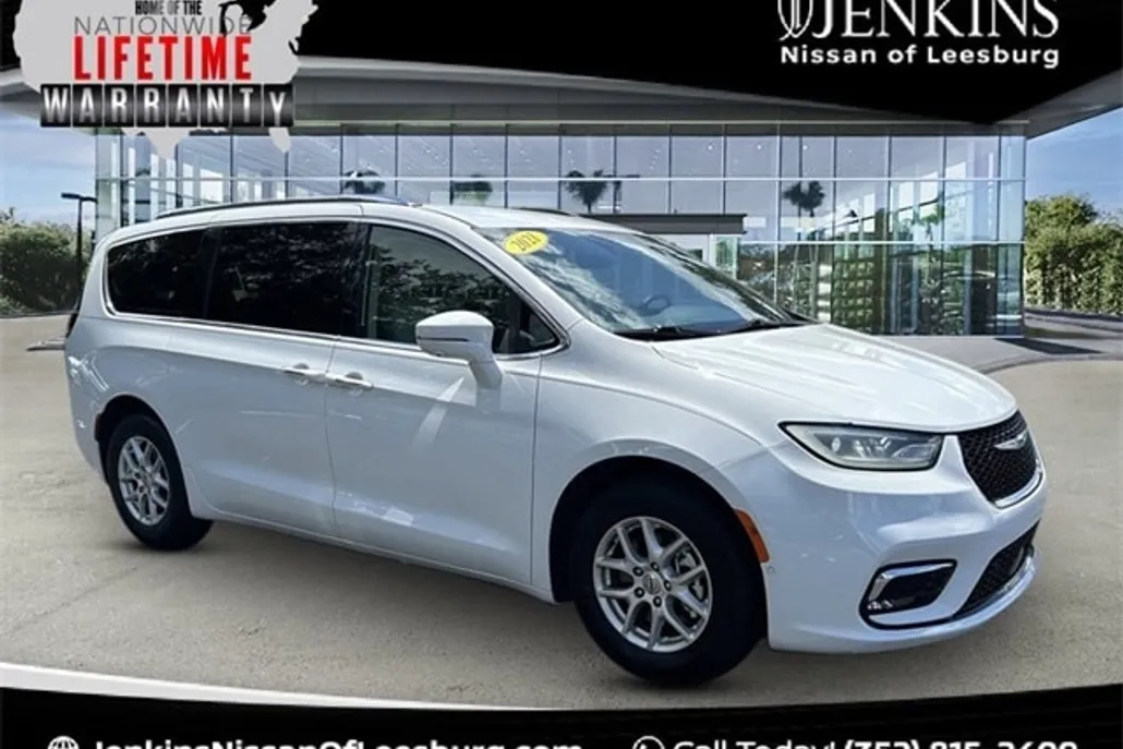 2021 Chrysler Pacifica Touring L photo 1