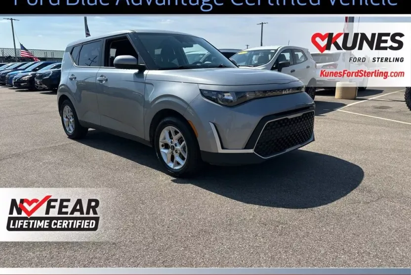 2024 Kia Soul LX photo 1