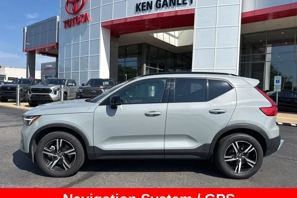 2024 Volvo XC40 Core photo 1