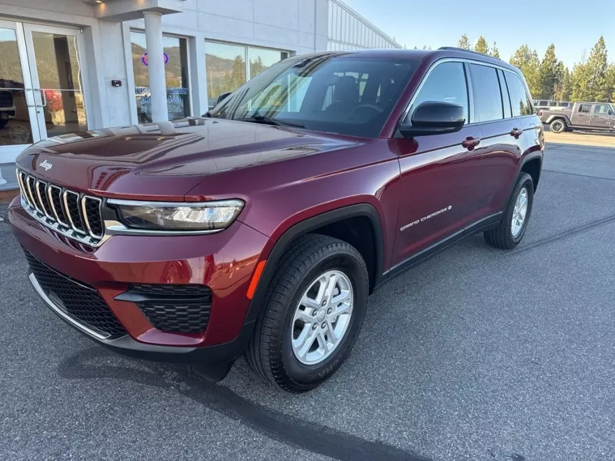 2024 Jeep Grand Cherokee Laredo photo 1