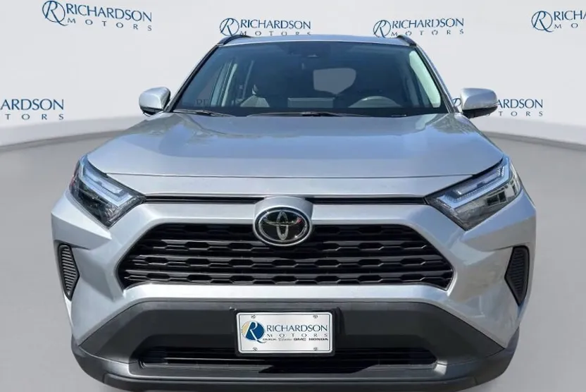 2024 Toyota RAV4 XLE photo 1