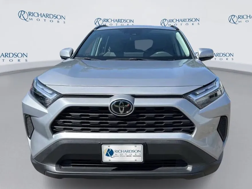 2024 Toyota RAV4 XLE photo 1
