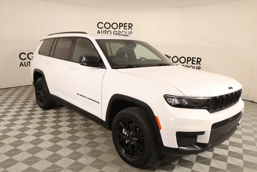 2024 Jeep Grand Cherokee Altitude photo 1