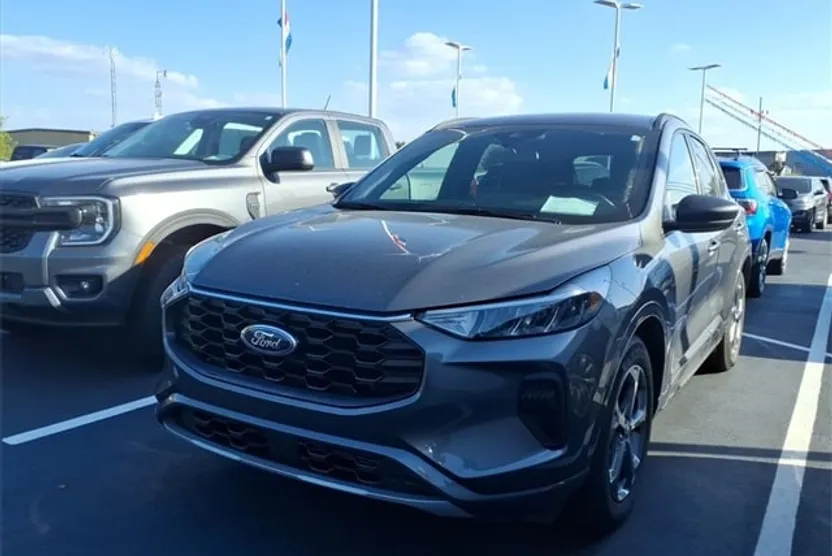 2024 Ford Escape ST-Line photo 1
