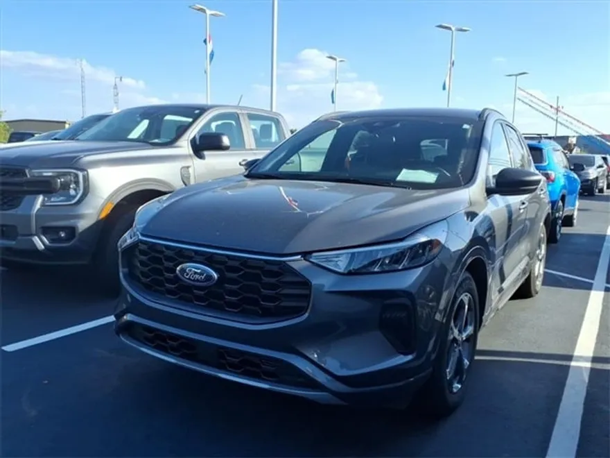 2024 Ford Escape ST-Line photo 1