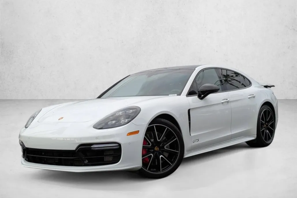 2019 Porsche Panamera GTS photo 1