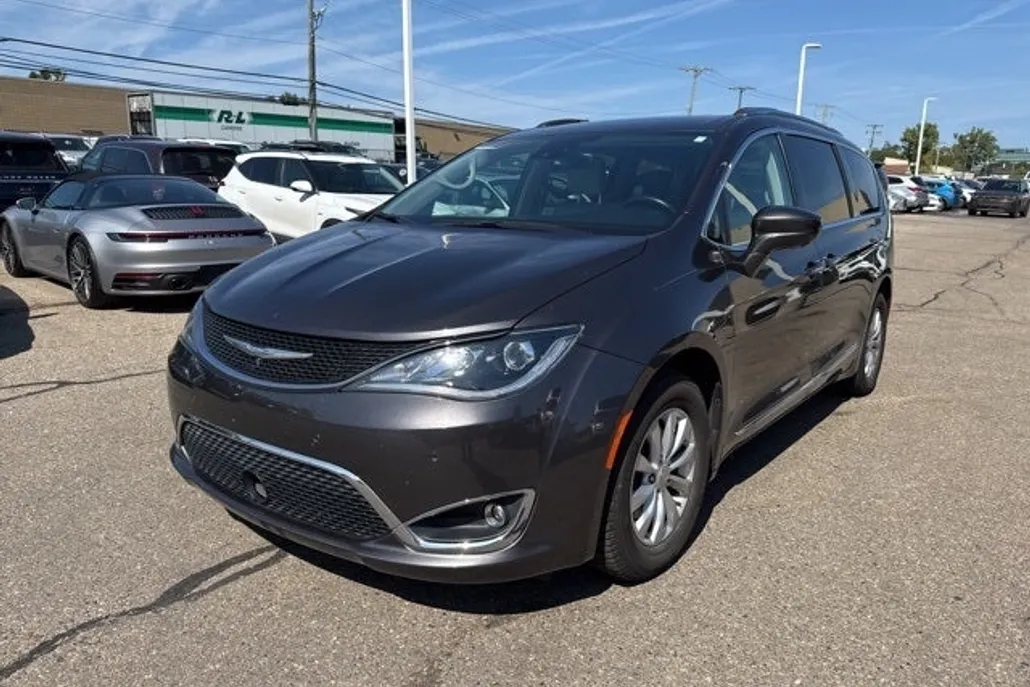 2018 Chrysler Pacifica Touring Plus photo 1