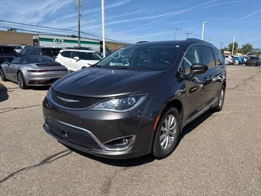 2018 Chrysler Pacifica Touring Plus photo 1