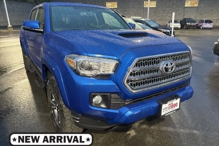 2017 Toyota Tacoma TRD Sport V6 photo 1