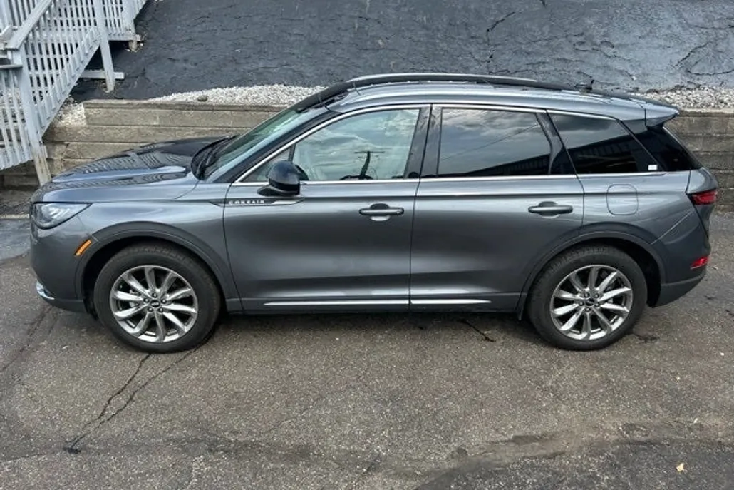2022 Lincoln Corsair Standard photo 1
