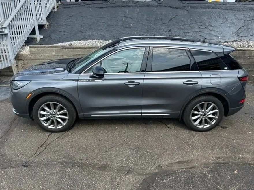 2022 Lincoln Corsair Standard photo 1
