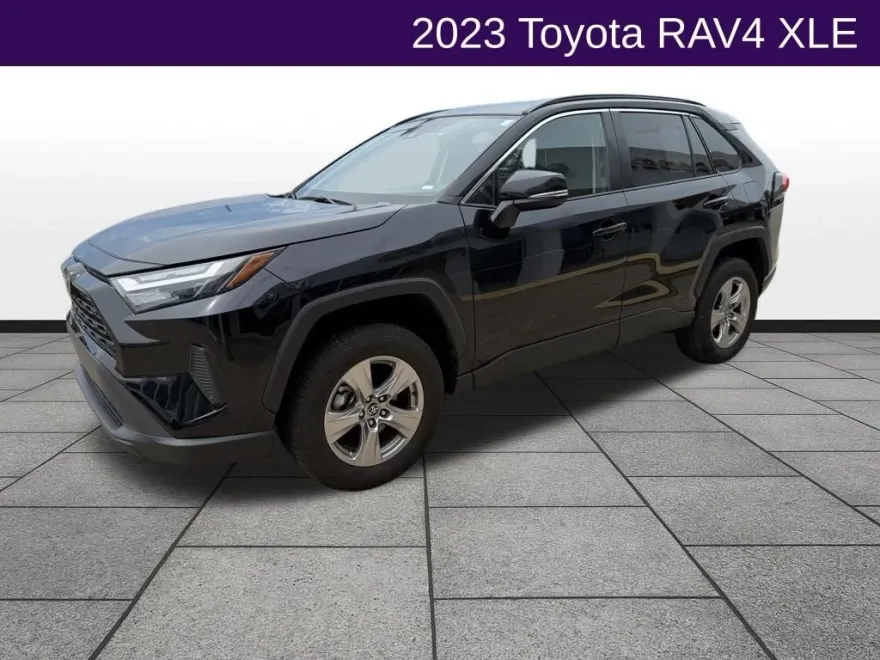 2023 Toyota RAV4 XLE photo 1