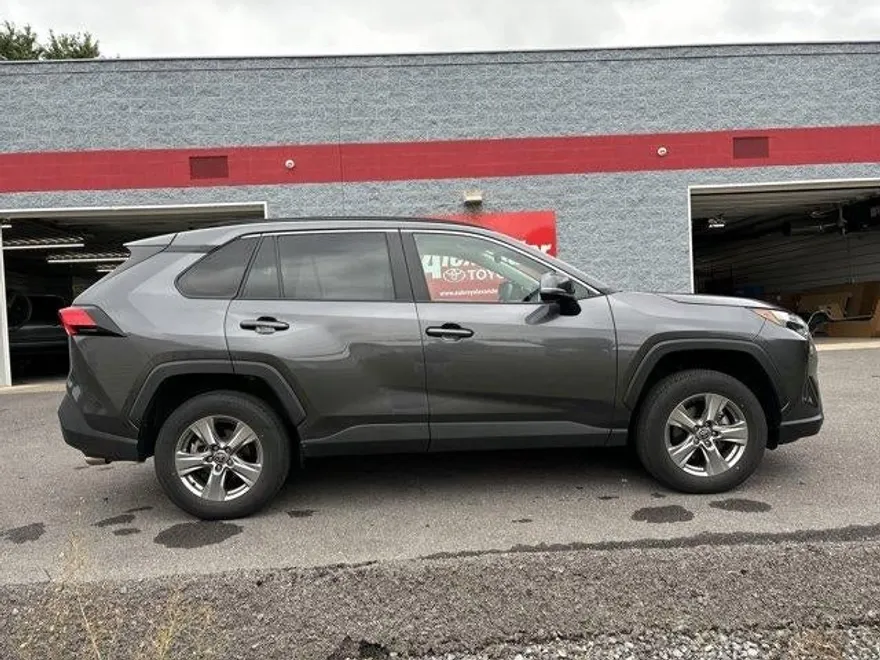 2023 Toyota RAV4 XLE photo 1