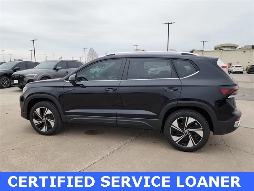 2025 Volkswagen Taos SE photo 1