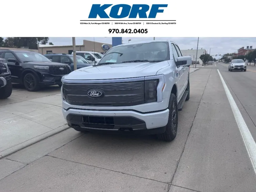 2025 Ford F-150 Lightning Lariat photo 1