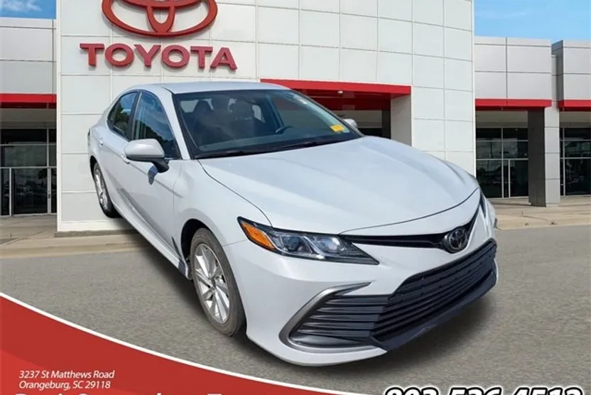 2023 Toyota Camry LE photo 1