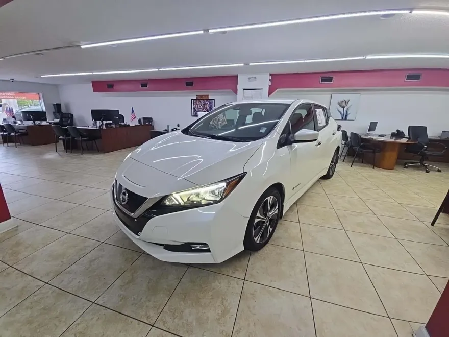 2019 Nissan Leaf SV photo 1