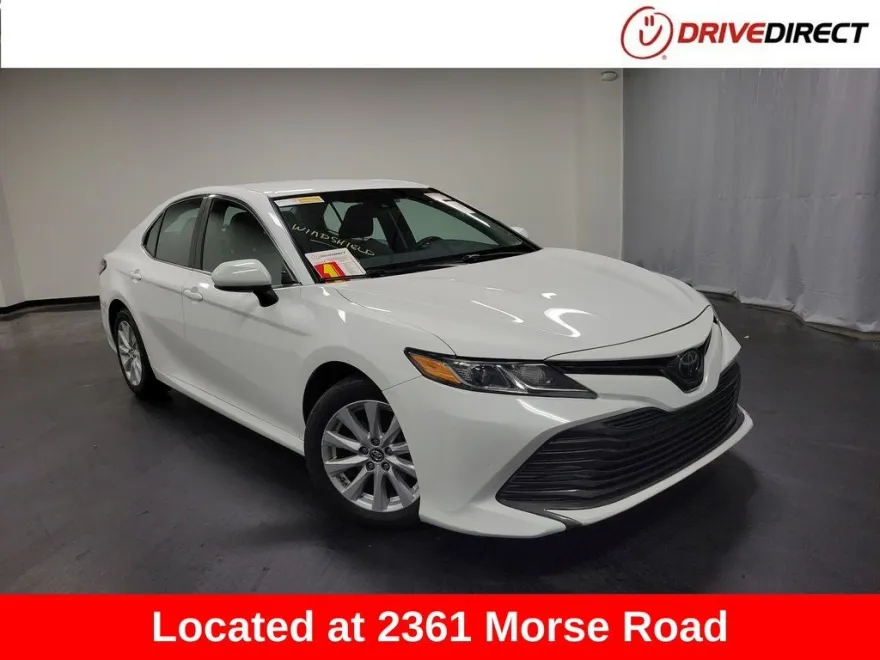 2018 Toyota Camry LE photo 1