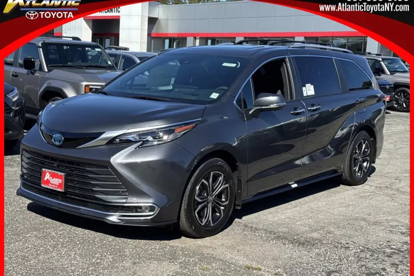 2025 Toyota Sienna Platinum photo 1