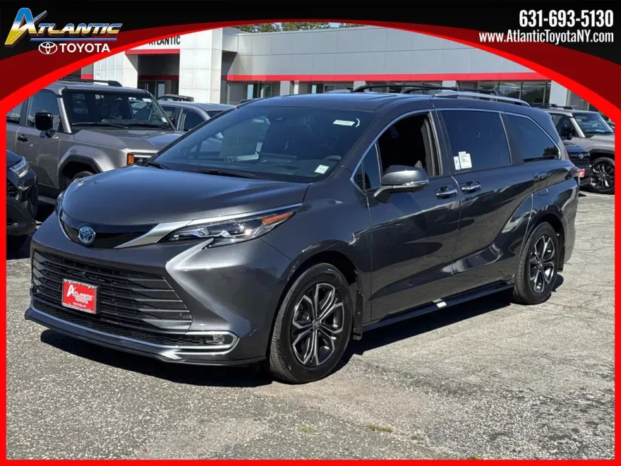 2025 Toyota Sienna Platinum photo 1