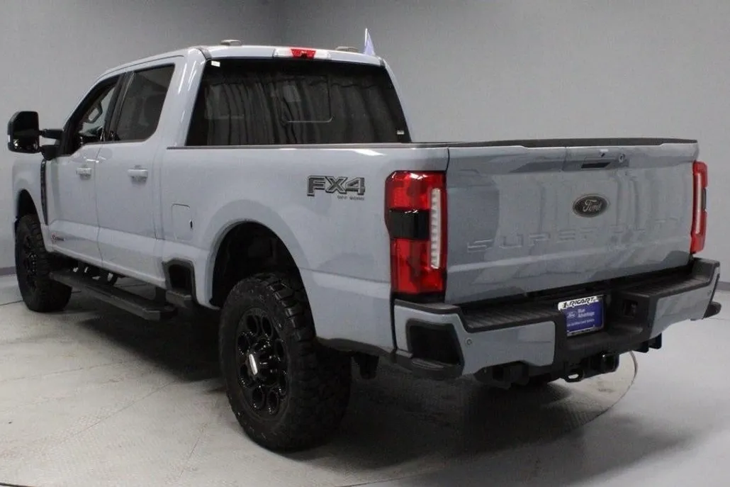 2024 Ford F-250 Lariat photo 1