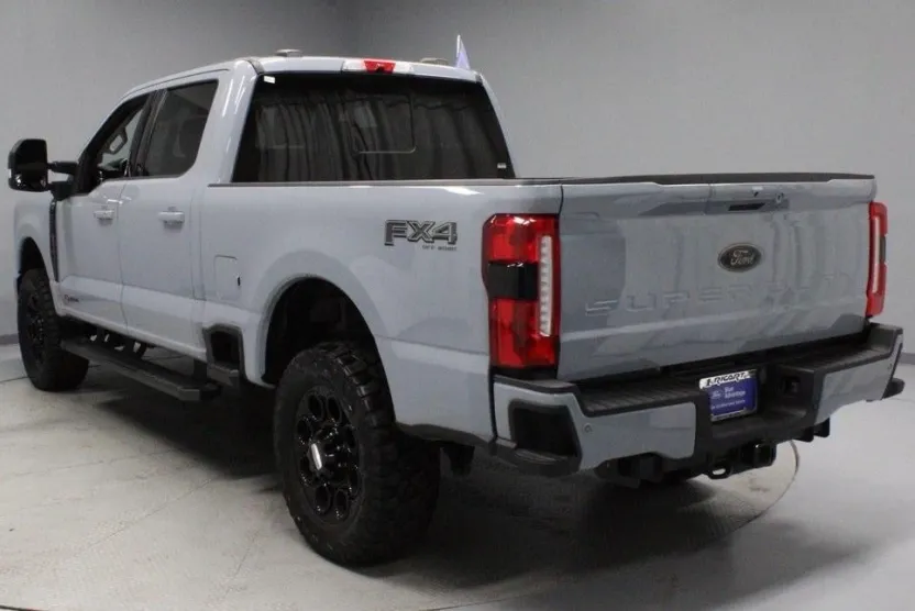 2024 Ford F-250 Lariat photo 1