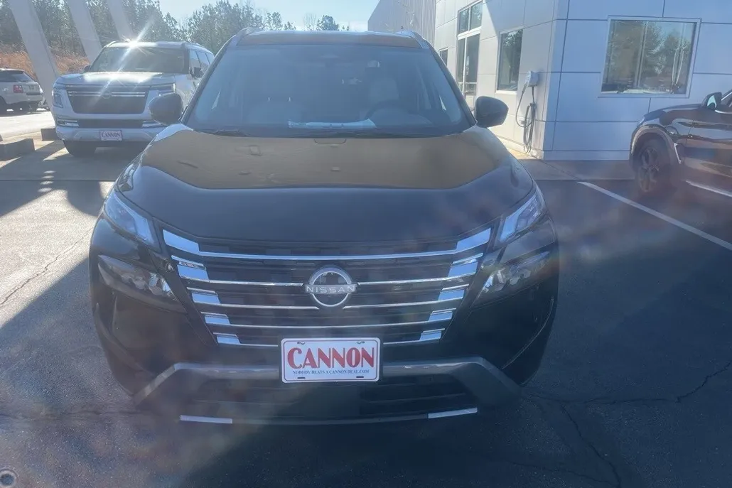 2025 Nissan Rogue SL photo 1