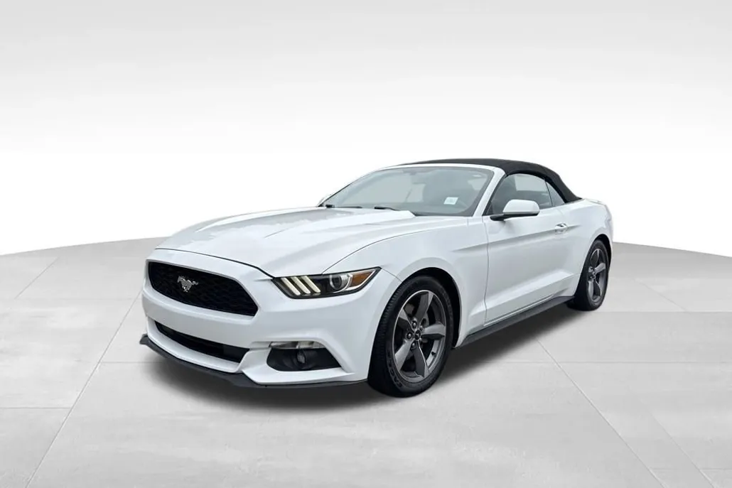 2015 Ford Mustang V6 Convertible photo 1