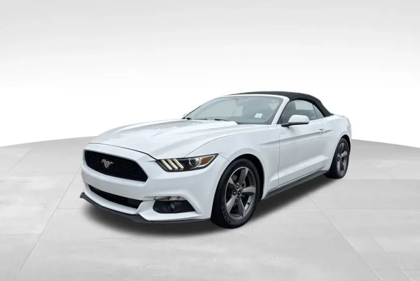 2015 Ford Mustang V6 Convertible photo 1