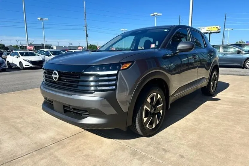 2025 Nissan Kicks SV photo 1