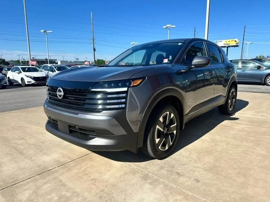 2025 Nissan Kicks SV photo 1