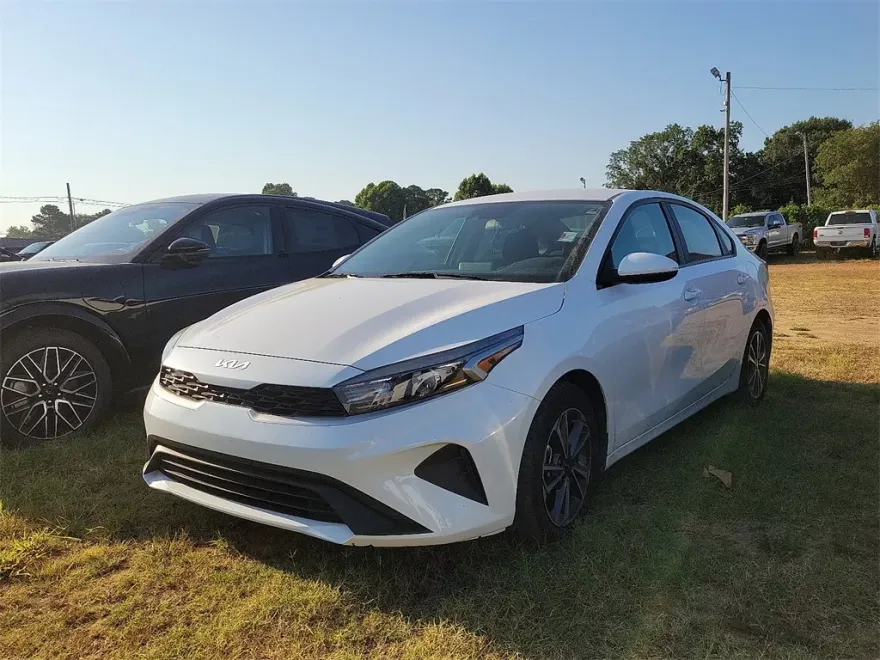 2022 Kia Forte LXS photo 1