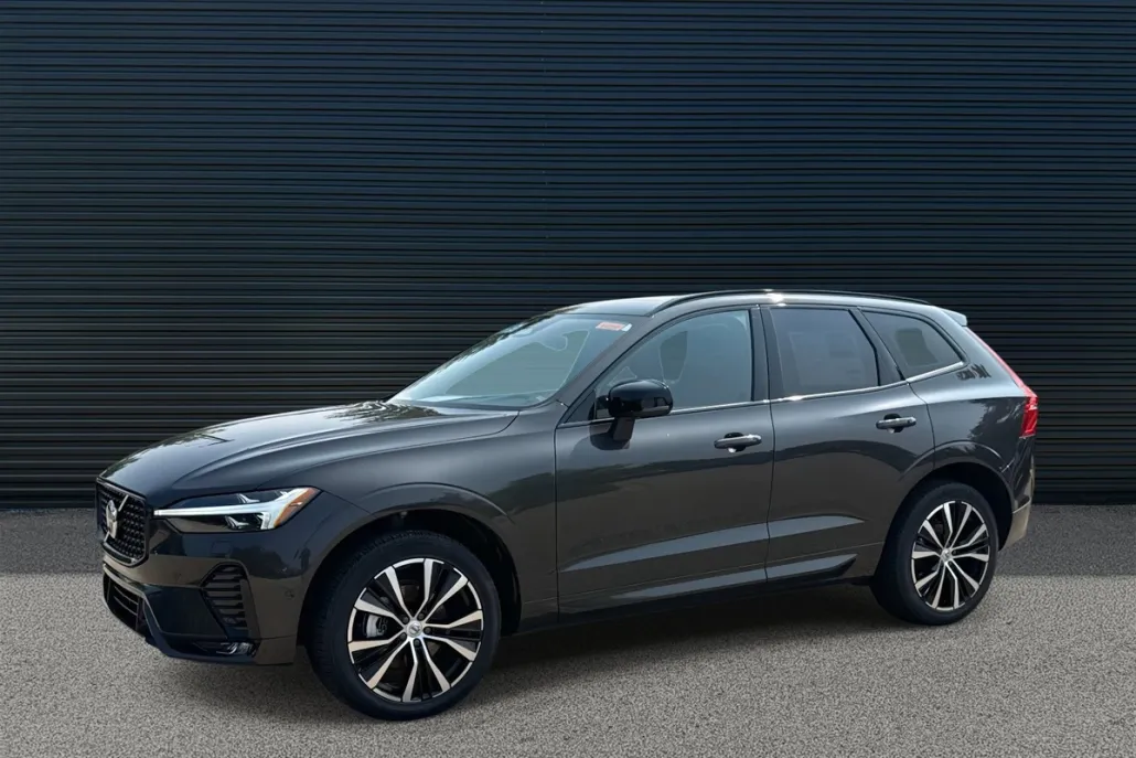 2025 Volvo XC60 B5 Plus photo 1