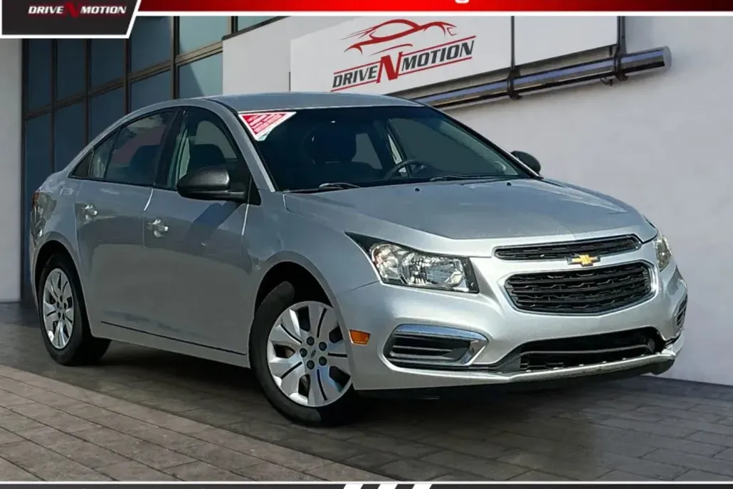 2016 Chevrolet Cruze LS photo 1