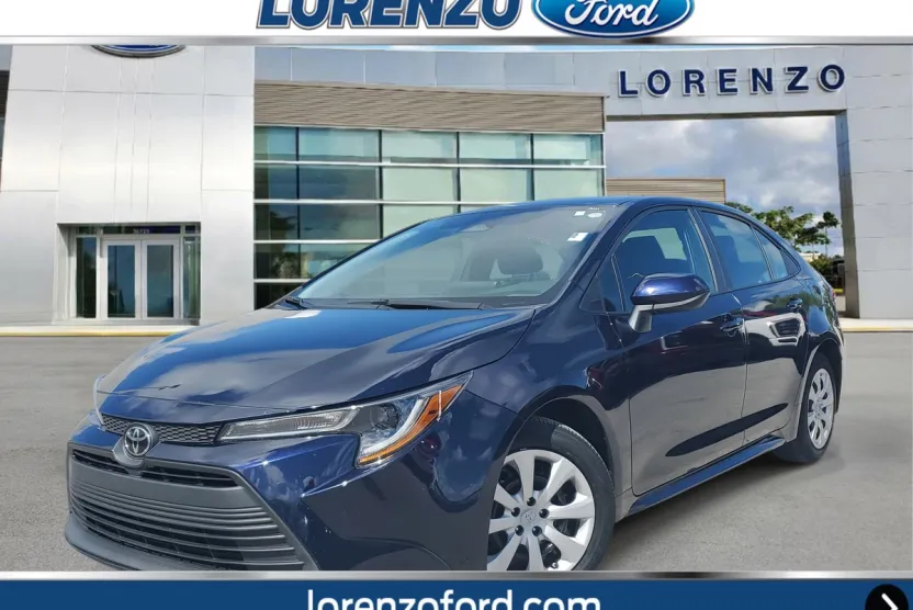 2023 Toyota Corolla LE photo 1