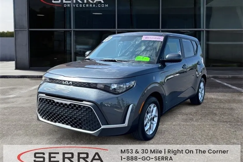 2023 Kia Soul LX photo 1