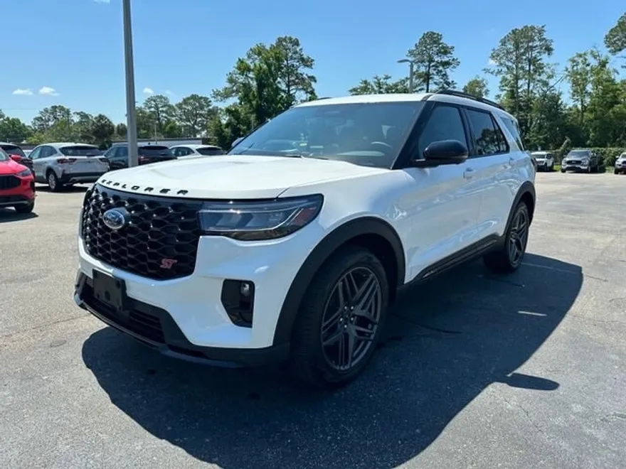2025 Ford Explorer ST photo 1