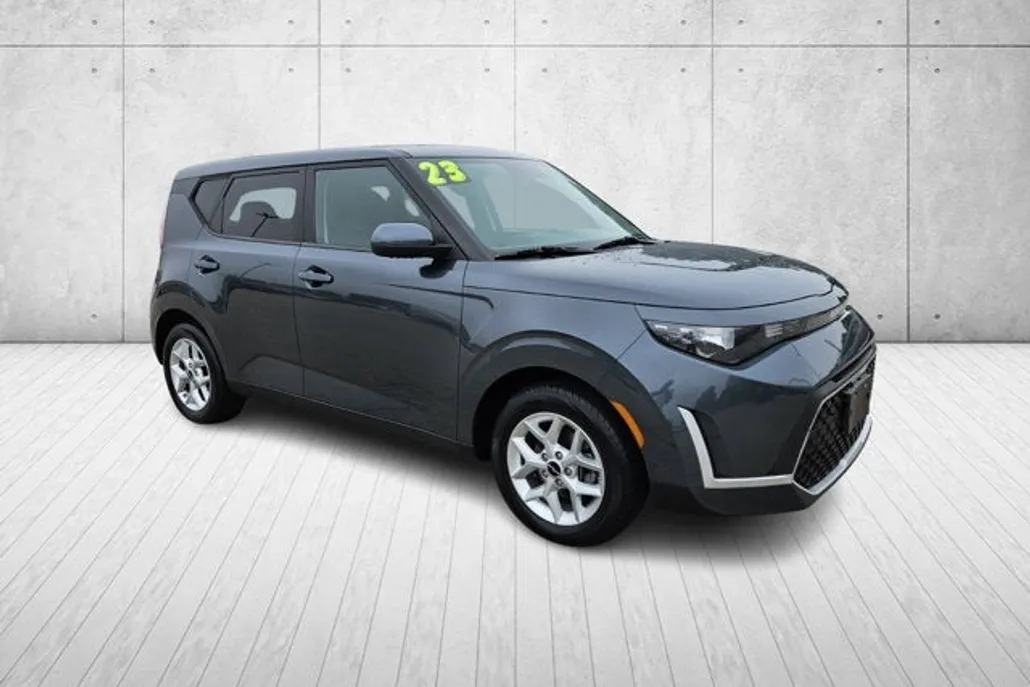 2023 Kia Soul LX photo 1