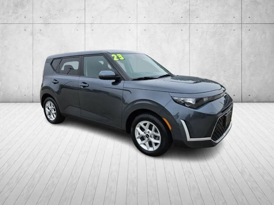 2023 Kia Soul LX photo 1
