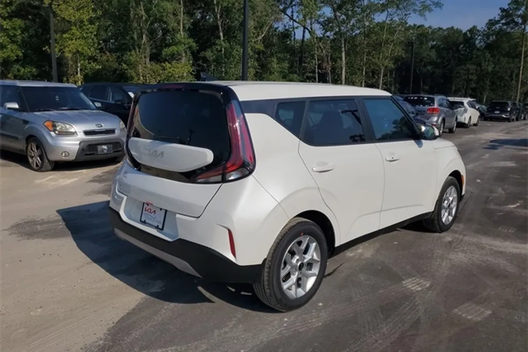 2025 Kia Soul S photo 1